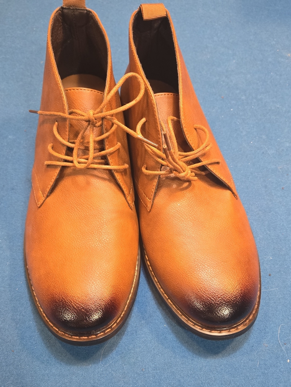 Men's Tan Leather Chukka Boots - Sleek Lace-Up Style